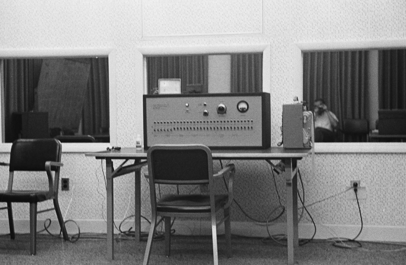 Foto do experimento de Milgram